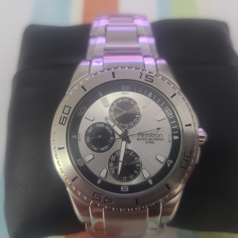 Armitron watch - Picture 4 of 4